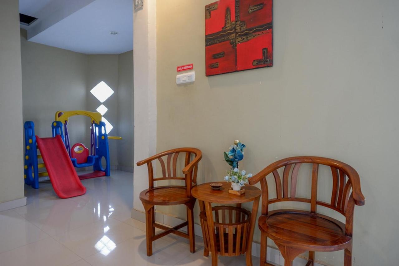 מלון Reddoorz Syariah At Jalan Jenderal Sudirman Palopo מראה חיצוני תמונה