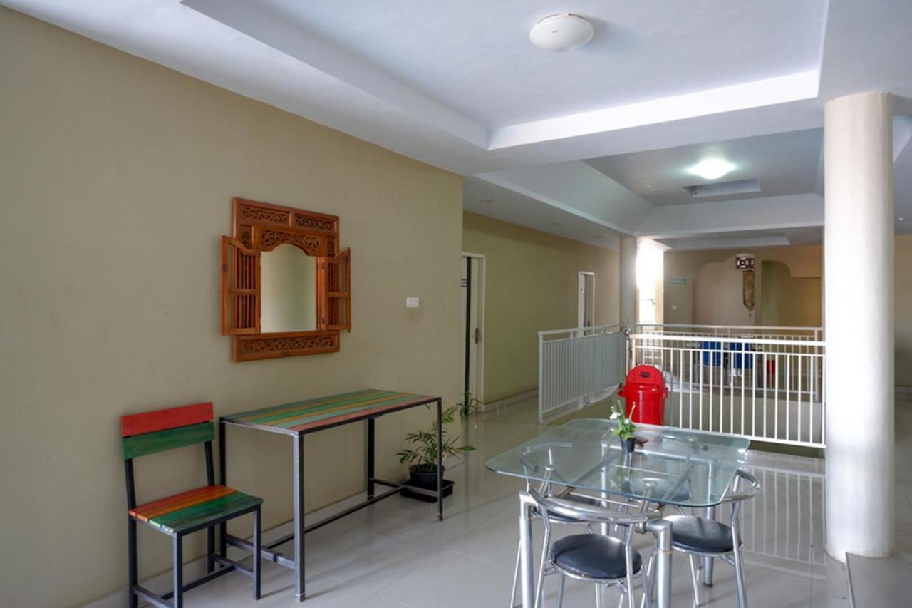 מלון Reddoorz Syariah At Jalan Jenderal Sudirman Palopo מראה חיצוני תמונה